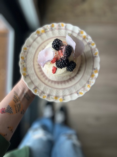 Blackberry pavlova with cream