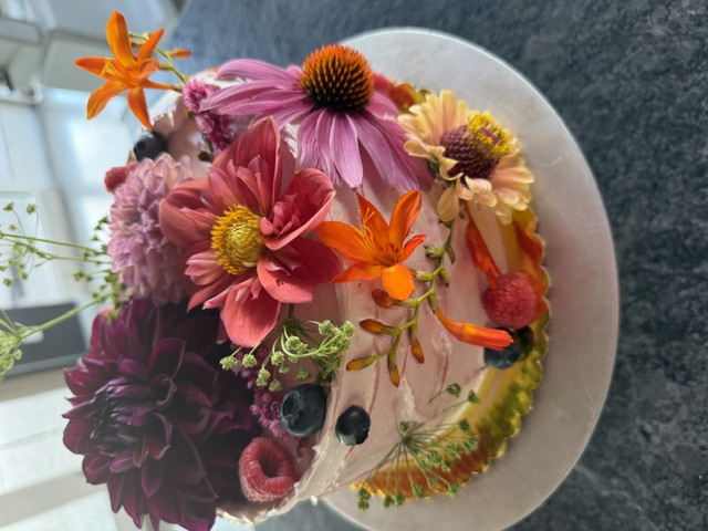 Dramatic floral cake close-up